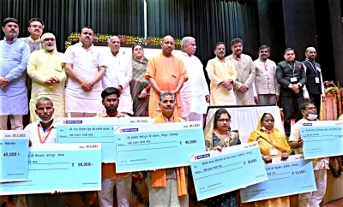 किसानों की आमदनी कई गुना बढ़ाना सरकार का लक्ष्य : योगी